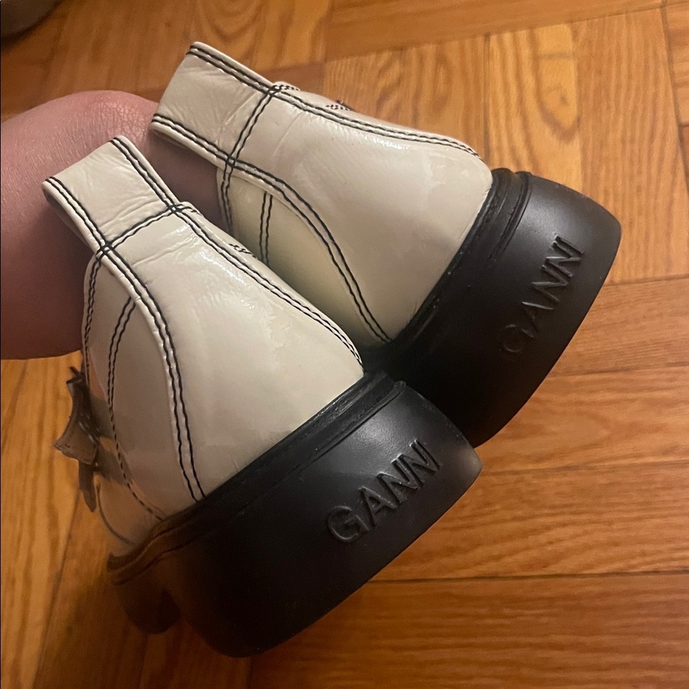 NEW Ganni Everyday Butterfly White Ivory Patent Leather Mary Jane Flats - Picture 8 of 13